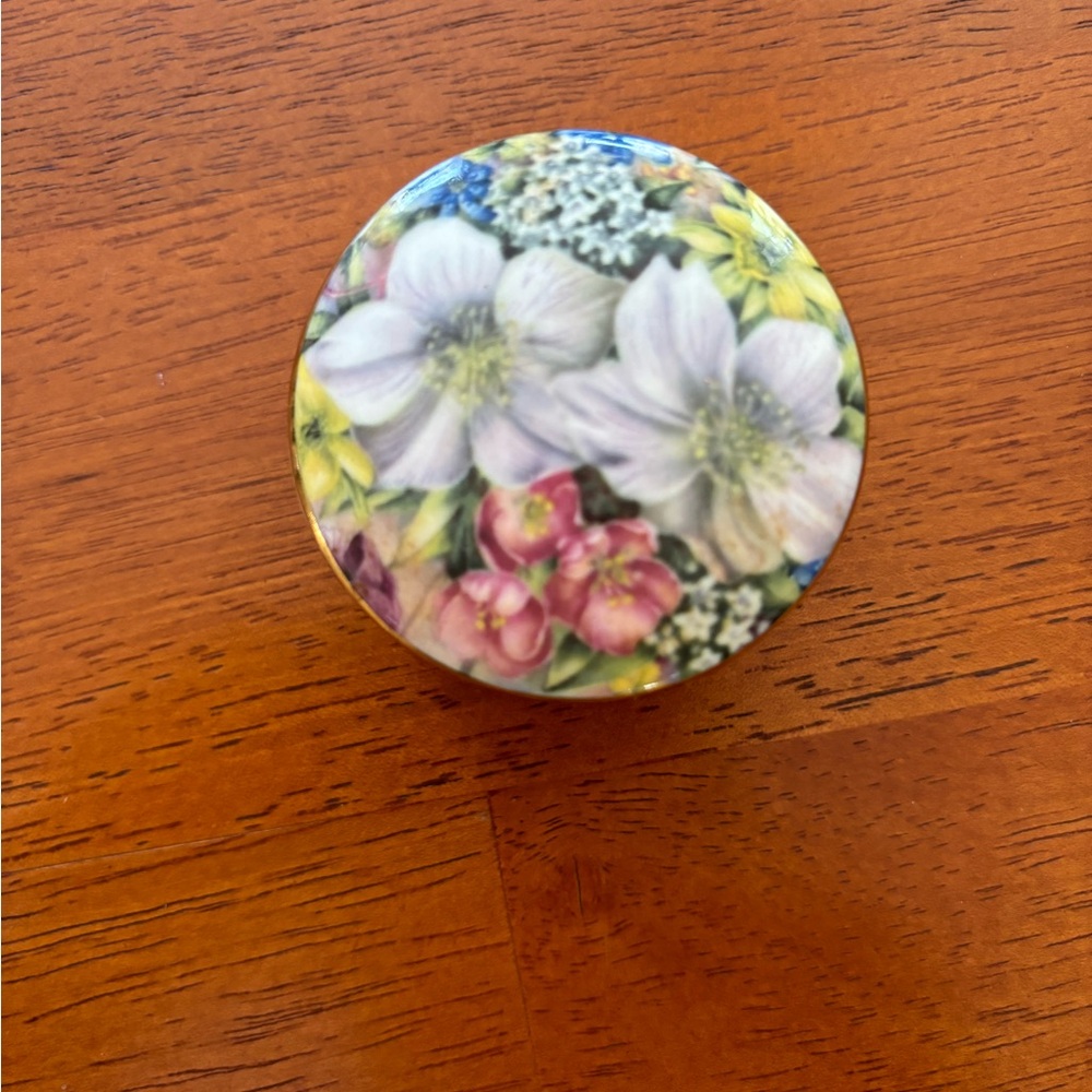 Ayshford fine bone China trinket box